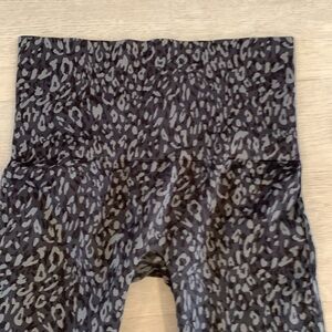 Spanx leopard print leggings size medium